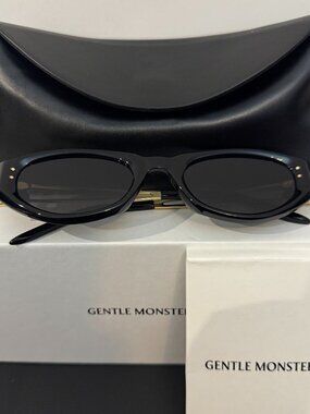 Authentic Gentle Monster KUNST Black Cat-Eye Sunglasses | Full Set